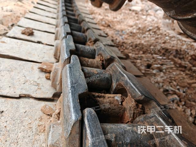 右側(cè)履帶整體(行走機(jī)構(gòu)) 右側(cè)履帶整體(行走機(jī)構(gòu))