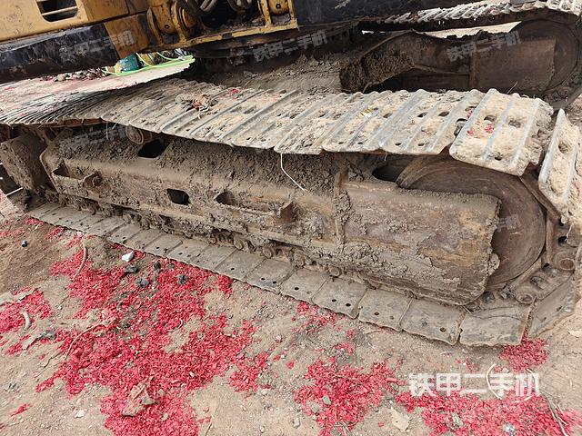 單側(cè)履帶整體(整機(jī)外觀) 單側(cè)履帶整體(整機(jī)外觀)