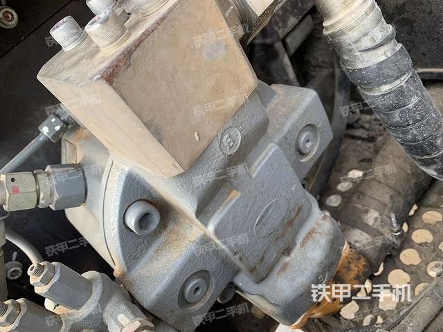液壓泵艙室正面整體(整機(jī)外觀) 液壓泵艙室正面整體(整機(jī)外觀)