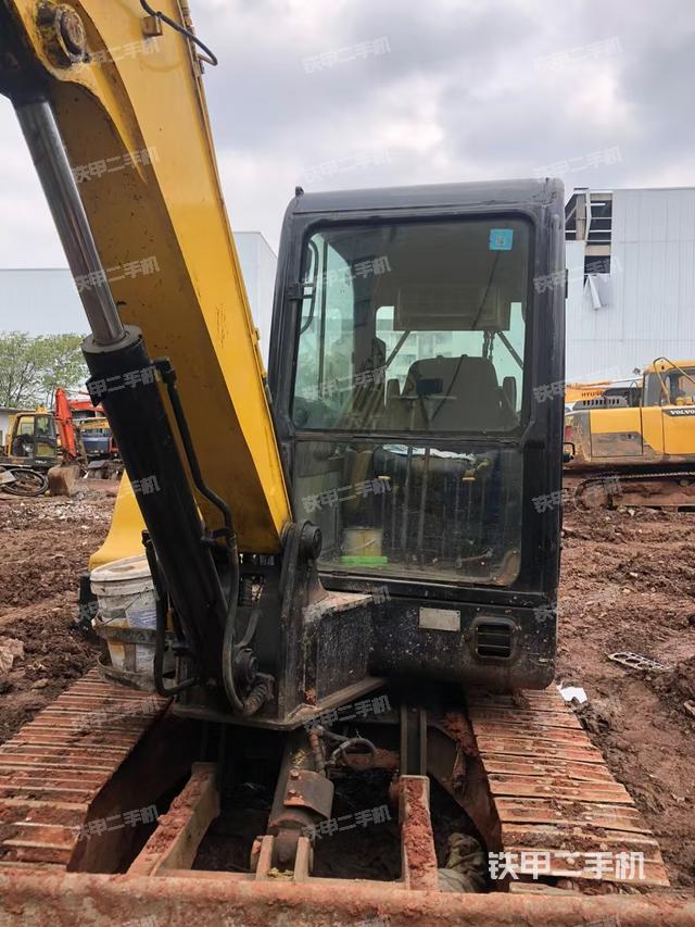 驾驶室顶部（整机外观）