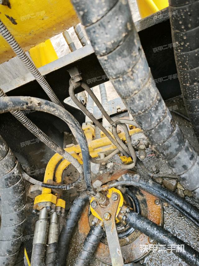 中央回轉(zhuǎn)接頭特寫（上車部件）