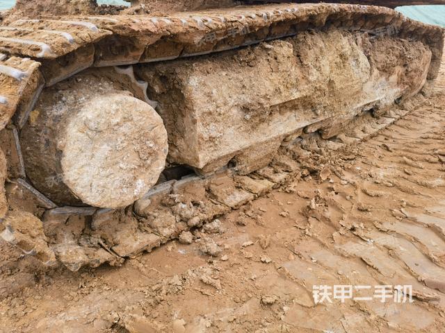 左側(cè)履帶整體?(行走機(jī)構(gòu)) 左側(cè)履帶整體?(行走機(jī)構(gòu))