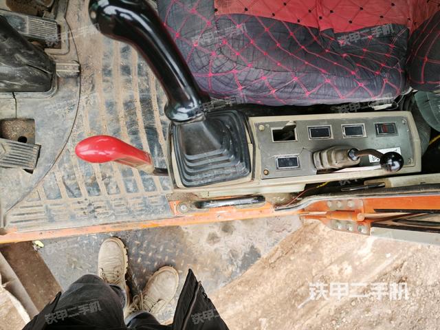 座椅左側(cè)控制臺/音響/含左手柄（駕駛室部分）