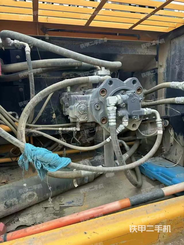 液壓泵艙室正面整體（整機(jī)外觀）