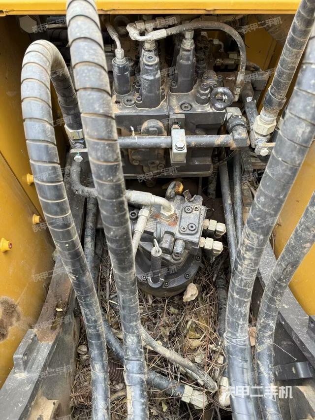 回轉(zhuǎn)馬達(dá)（上車部件）