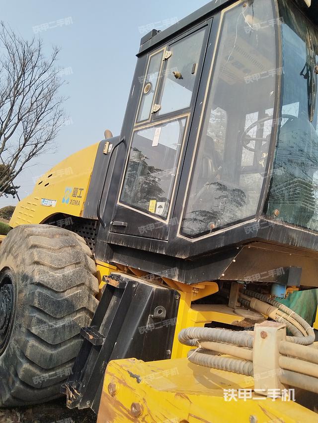 整机左侧（设备外观及核心部件）