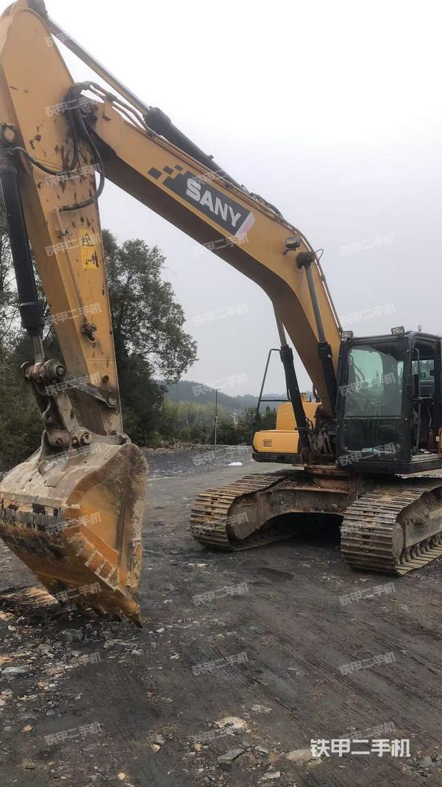 駕駛室整體(整機外觀) 駕駛室整體(整機外觀)