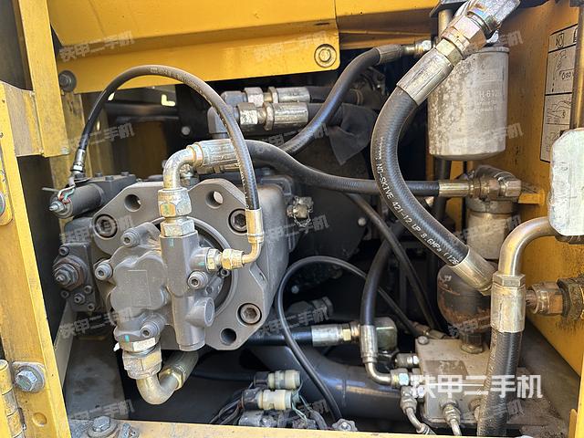 液壓泵艙室正面整體（整機(jī)外觀）