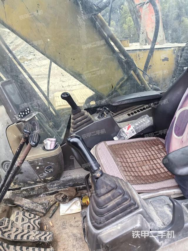 驾驶室整体（整机外观）