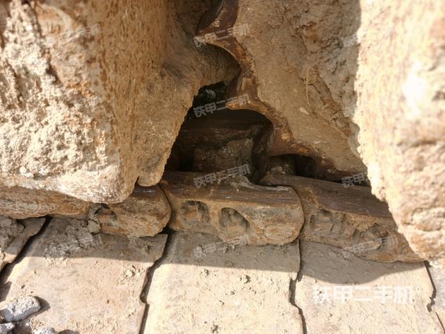 右驅(qū)動輪（行走機構(gòu)）