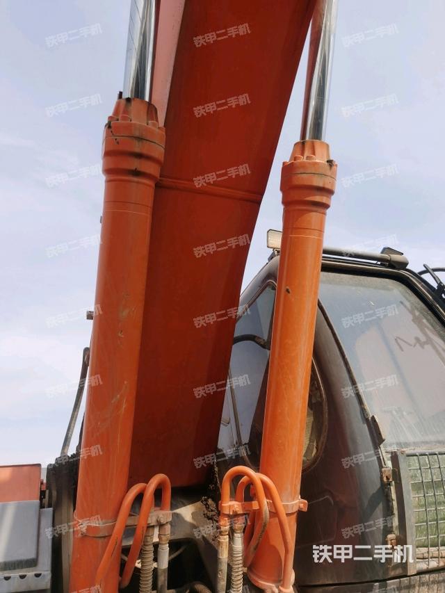 大臂背部俯視（工作和回轉(zhuǎn)裝置）