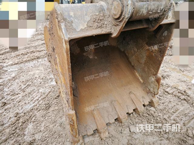 鏟斗右后整體(工作和回轉(zhuǎn)裝置) 鏟斗右后整體(工作和回轉(zhuǎn)裝置)