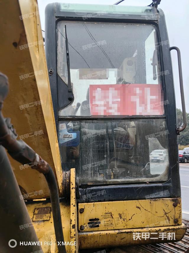駕駛室整體(整機(jī)外觀) 駕駛室整體(整機(jī)外觀)