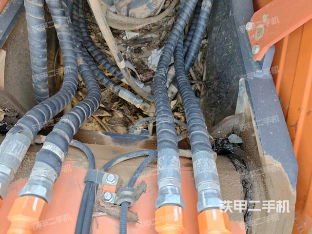 中央回轉(zhuǎn)接頭特寫(xiě)(上車(chē)部件) 中央回轉(zhuǎn)接頭特寫(xiě)(上車(chē)部件)