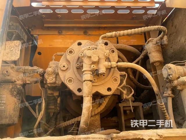 液壓泵艙室正面整體(整機外觀) 液壓泵艙室正面整體(整機外觀)