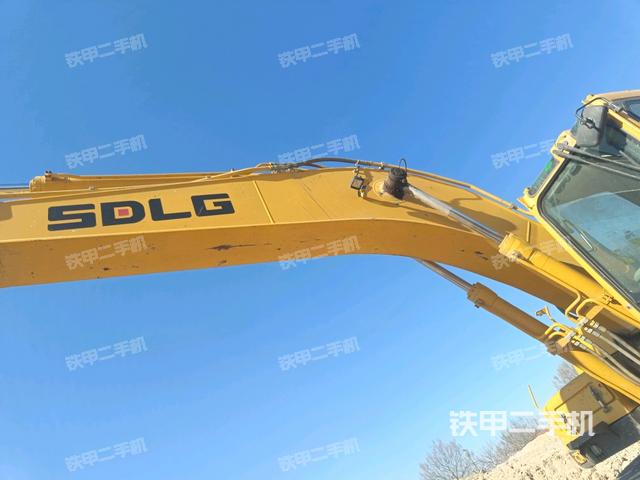 大臂根部?斜視（工作和回轉(zhuǎn)裝置）