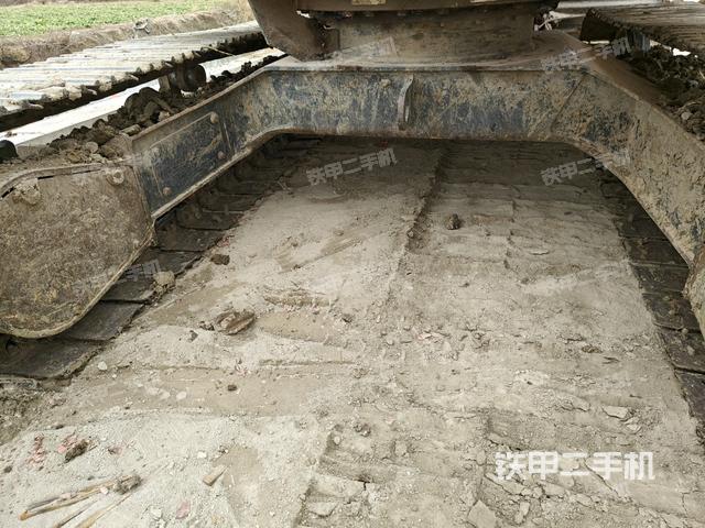 單側(cè)履帶整體(整機(jī)外觀) 單側(cè)履帶整體(整機(jī)外觀)