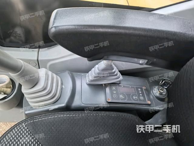 座椅右側(cè)控制臺(tái)/鑰匙門/油門/含右手柄（駕駛室部分）