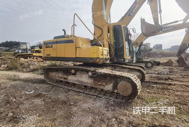 駕駛室整體（整機(jī)外觀）