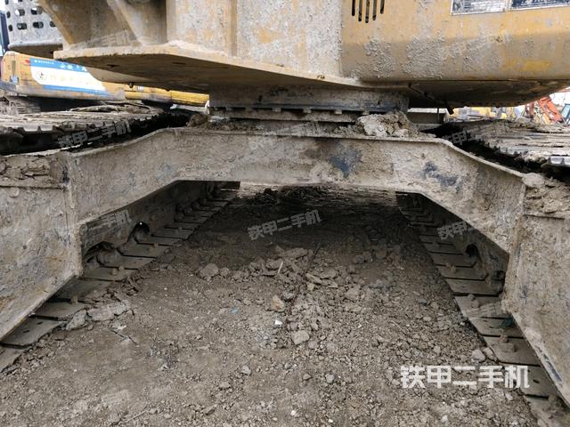 轉(zhuǎn)盤和下車架正前（工作和回轉(zhuǎn)裝置）