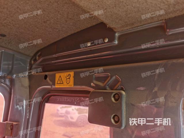 后窗玻璃角標（駕駛室部分）