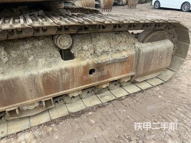 單側(cè)履帶整體(整機(jī)外觀) 單側(cè)履帶整體(整機(jī)外觀)