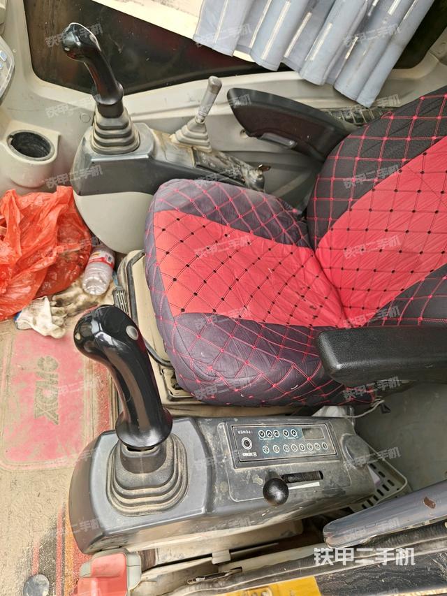 駕駛室頂部（整機(jī)外觀）