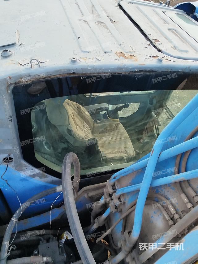 驾驶室顶部（整机外观）