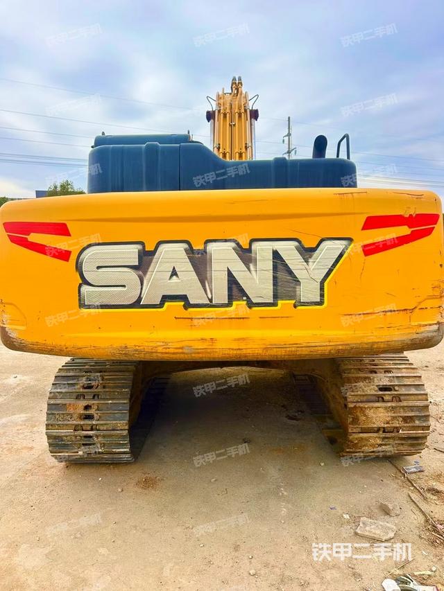 駕駛室頂部(整機外觀) 駕駛室頂部(整機外觀)