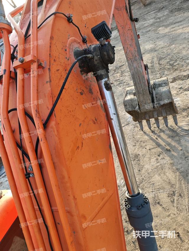 大臂背部俯視（工作和回轉(zhuǎn)裝置）