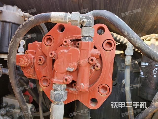 液壓泵斜45?右(大件艙室) 液壓泵斜45?右(大件艙室)