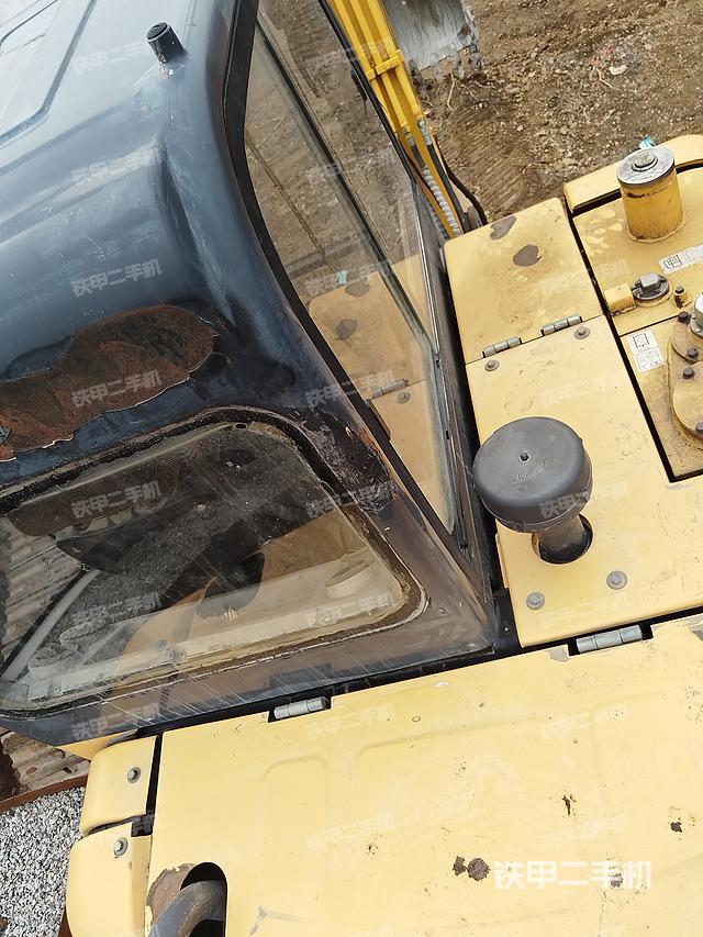 驾驶室顶部（整机外观）