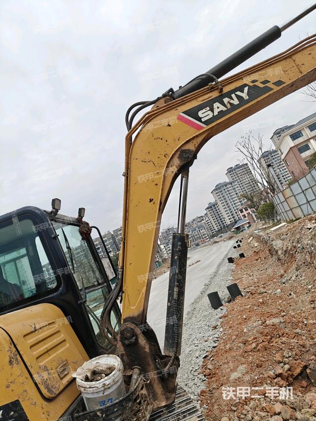 鏟斗右后整體（工作和回轉(zhuǎn)裝置）