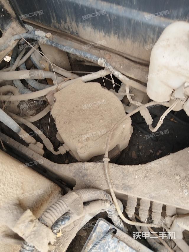 回转马达和主控阀（整机外观）