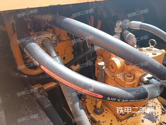回轉(zhuǎn)馬達(dá)和主控閥(整機(jī)外觀(guān)) 回轉(zhuǎn)馬達(dá)和主控閥(整機(jī)外觀(guān))