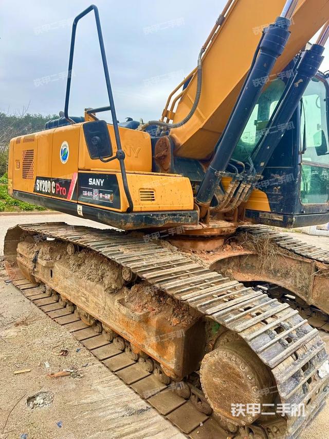 單側(cè)履帶整體(整機外觀) 單側(cè)履帶整體(整機外觀)