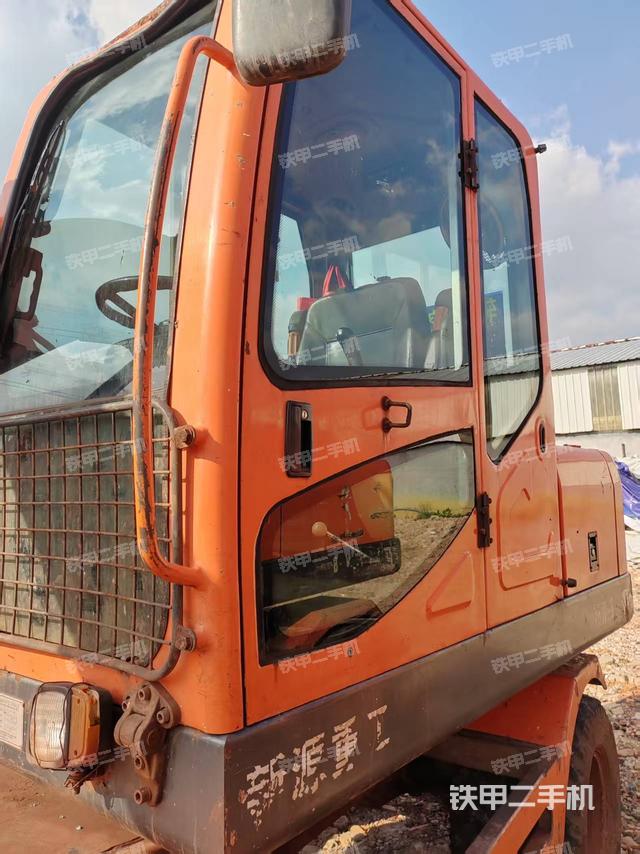 駕駛室整體（整機(jī)外觀）