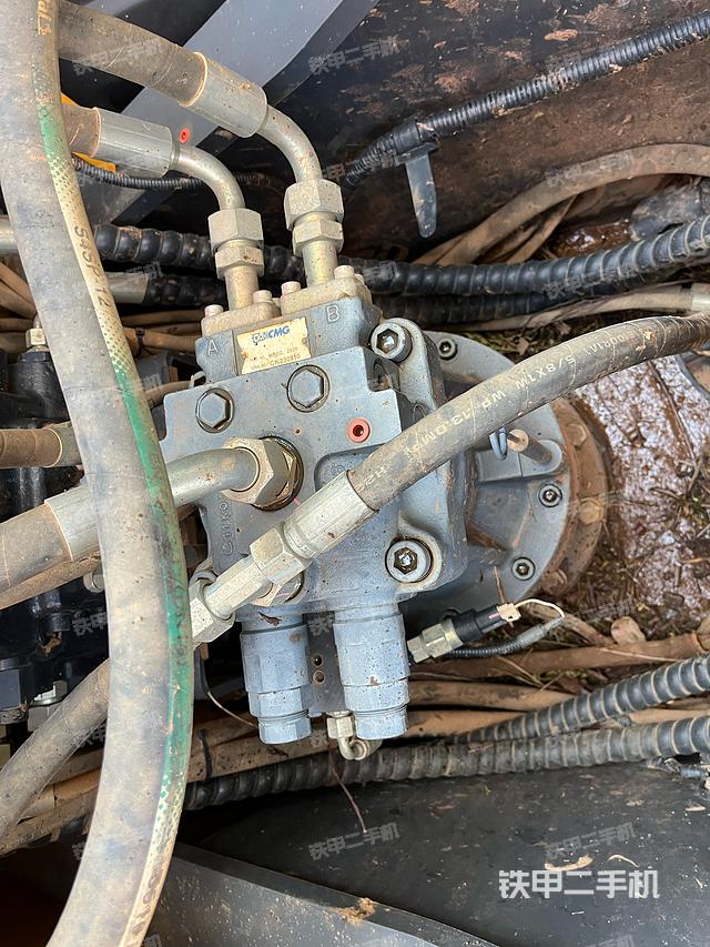 回转马达和主控阀（整机外观）