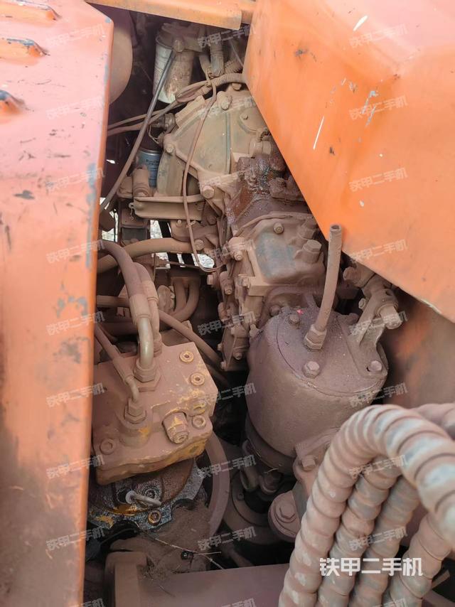 液壓泵艙室正面整體（整機(jī)外觀）