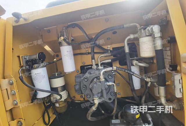 液壓泵艙室正面整體（整機(jī)外觀）