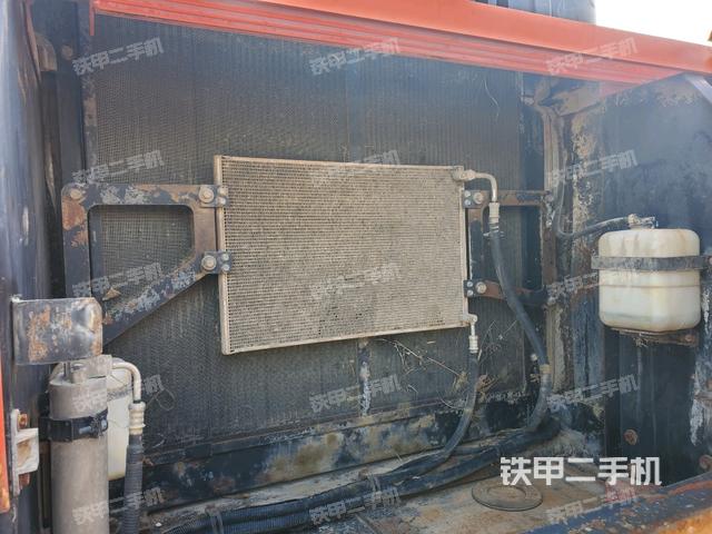 散熱器正面(大件艙室) 散熱器正面(大件艙室)