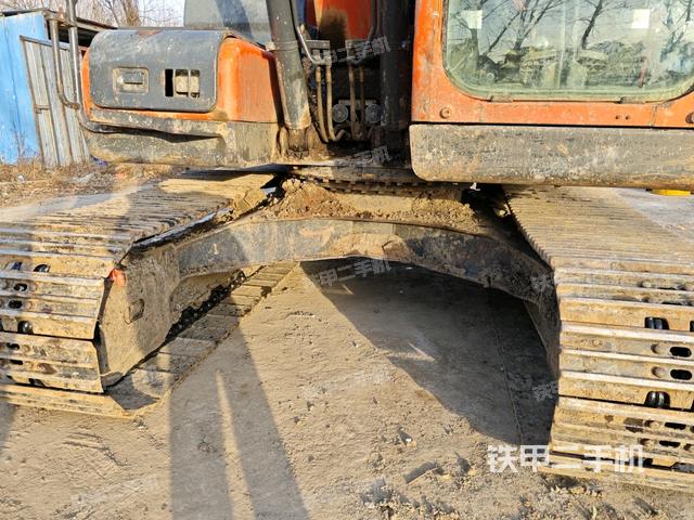 轉(zhuǎn)盤和下車架正前（工作和回轉(zhuǎn)裝置）