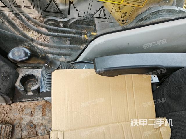 座椅右側(cè)控制臺(tái)/鑰匙門/油門/含右手柄(駕駛室部分) 座椅右側(cè)控制臺(tái)/鑰匙門/油門/含右手柄(駕駛室部分)