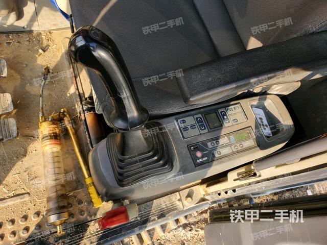 座椅左側(cè)控制臺(tái)/音響/含左手柄(駕駛室部分) 座椅左側(cè)控制臺(tái)/音響/含左手柄(駕駛室部分)