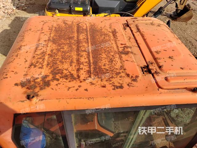 駕駛室頂部(整機外觀) 駕駛室頂部(整機外觀)