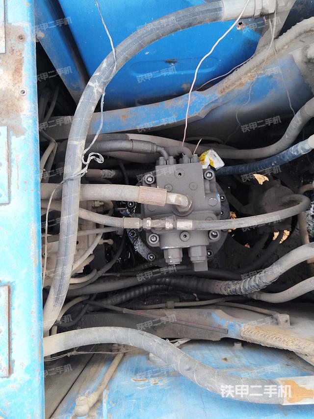 回转马达和主控阀（整机外观）