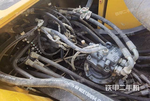 回轉(zhuǎn)馬達(dá)和主控閥（整機(jī)外觀）