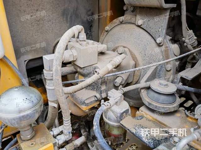 液壓泵艙室正面整體(整機(jī)外觀) 液壓泵艙室正面整體(整機(jī)外觀)