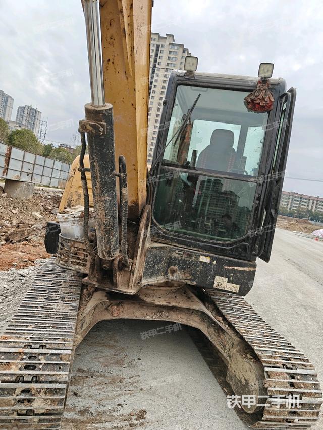 轉(zhuǎn)盤和下車架正前（工作和回轉(zhuǎn)裝置）