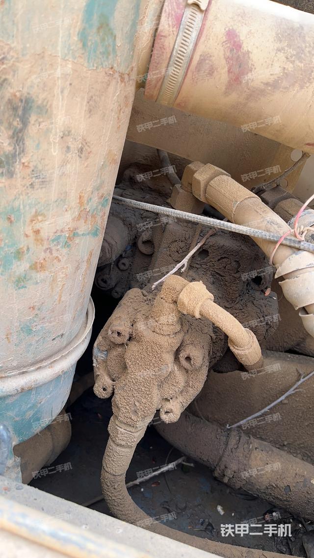 液壓泵艙室正面整體（整機(jī)外觀）